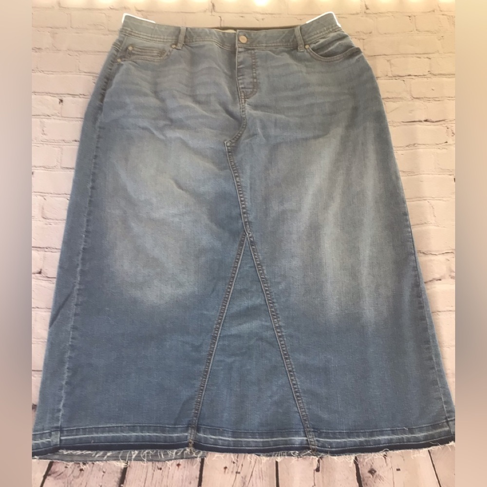 EST. 1945 women’s light wash denim vented back elastic waist maxi skirt size 18W